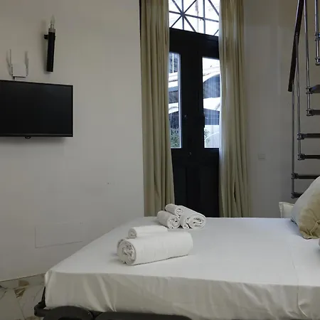 Helmirage Luxury Fori Imperiali 2*