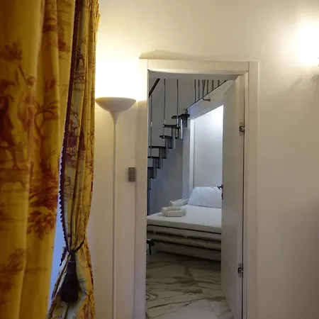Helmirage Luxury Fori Imperiali 2*